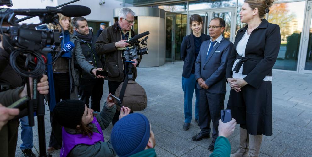 Saúl spricht zur Presse im OLG Hamm